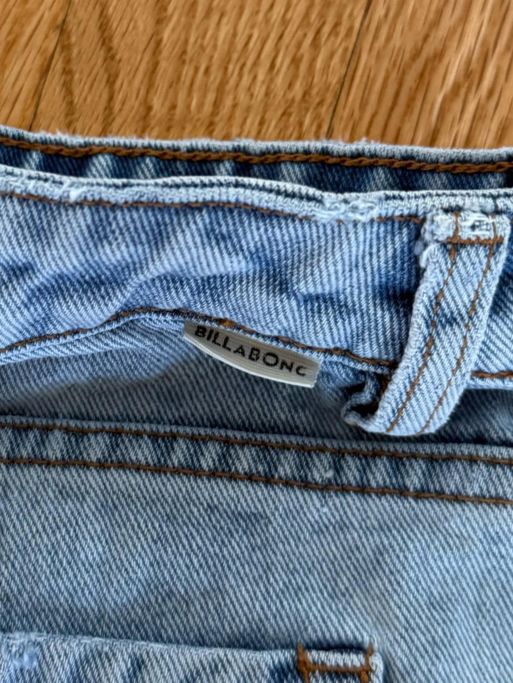 Billabong Light Wash Blue Denim Jeans with Label - Picture 6 of 6